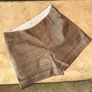 Khaki plaid tailored dress-up shorts with cuffs and shiny thread
